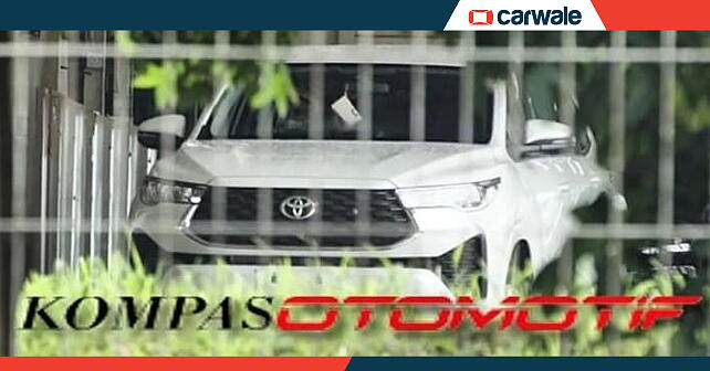 toyota innova hycross front view3